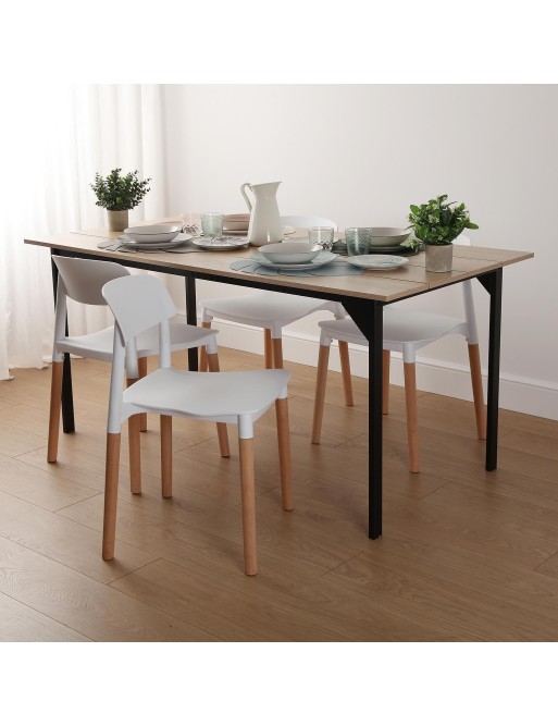 Quatre chaises de cuisine blanches, modèle hêtre