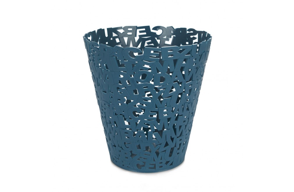 Papelera de plástico en color azul. Modelo Letras