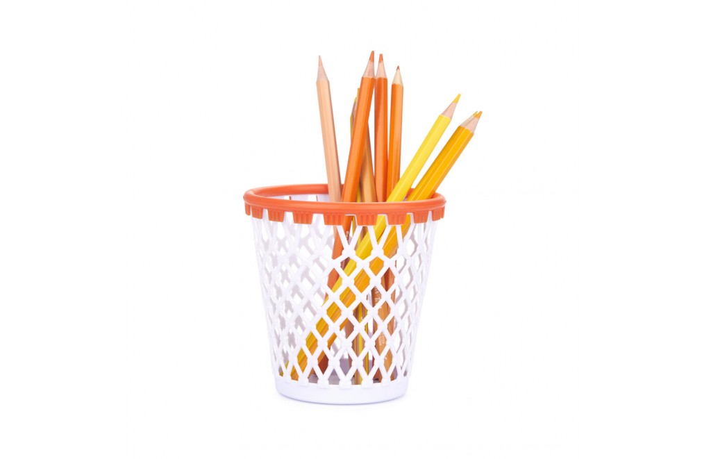 Pot à crayons ou porte-stylo en plastique. Modèle panier