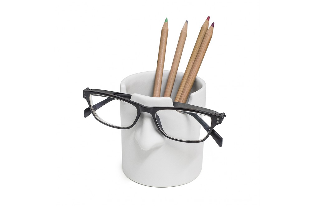 Pot à crayons ou porte-stylo en céramique. Modèle de lunettes