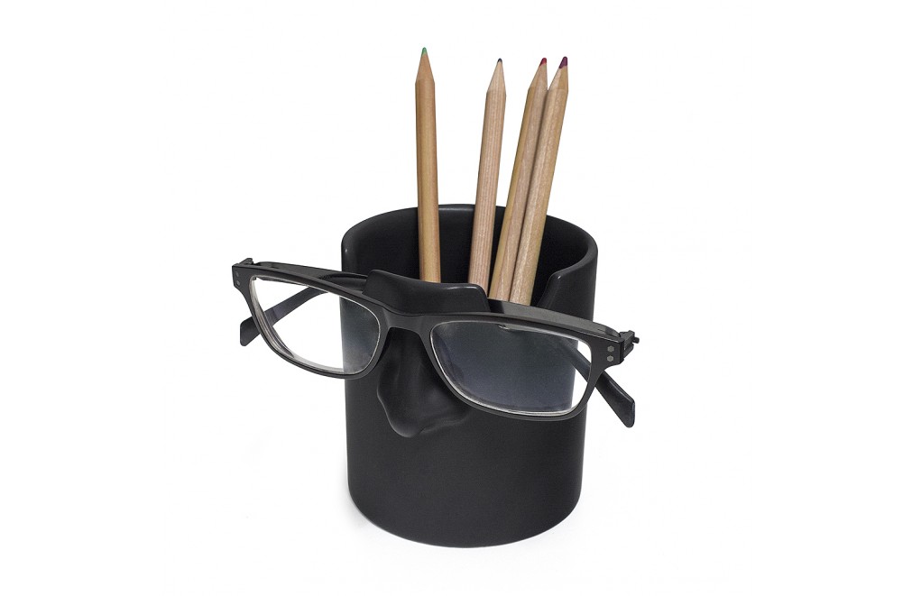 Pot à crayons ou porte-stylo en céramique. Modèle de lunettes (noir)
