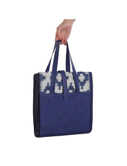 PICNIC MODEL RUG WITH BLUE RHOMBUS