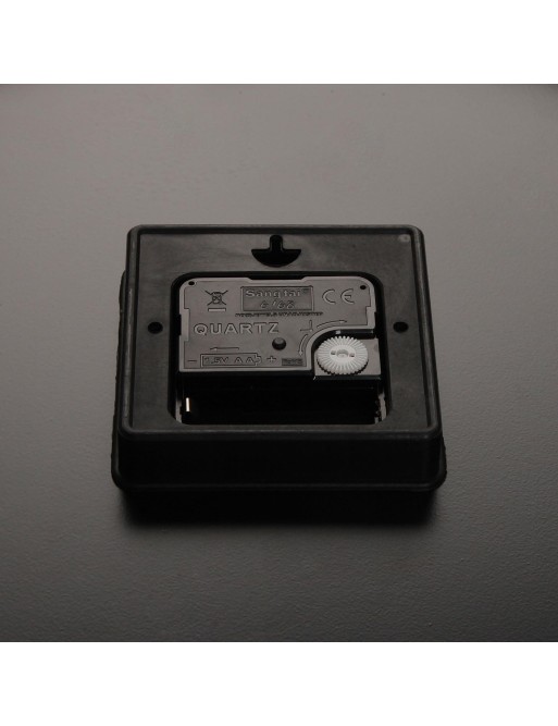 WALL CLOCK. MODEL COUNTRY