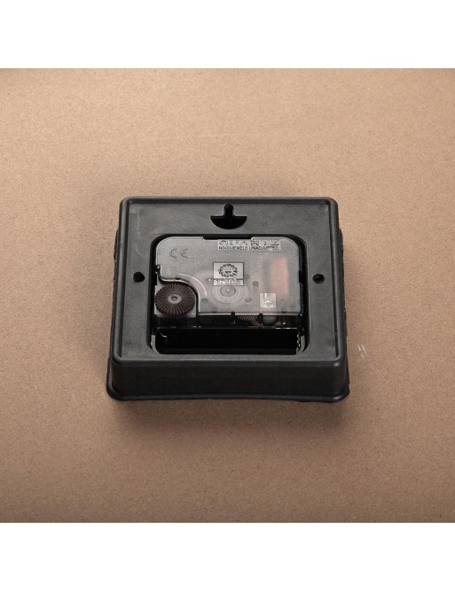 WANDUHR AUS METALL 40 CM MODELL KEVIN