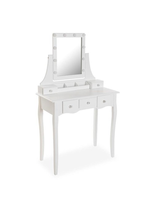 MODÈLE DE COIFFEUSE BLANCHE