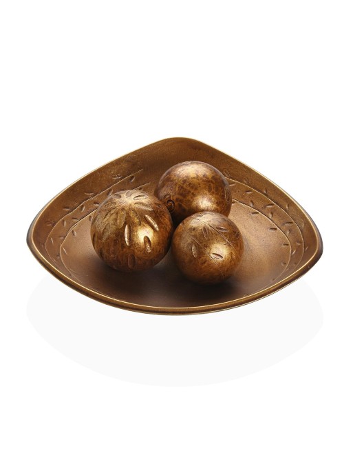 CENTRE DE TABLE DORÉ AVEC TROIS BOULES DÉCORATIVES CENTRE DE TABLE DORÉ AVEC TROIS BOULES DÉCORATIVES