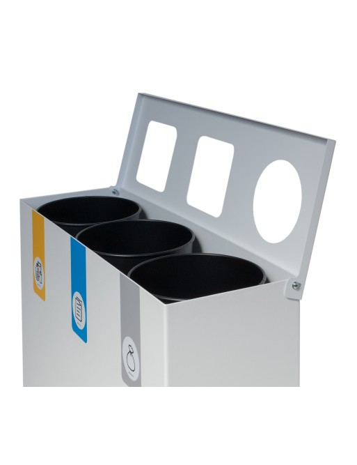 Papelera de reciclaje metálica blanca con tapa abatible y 3 compartimentos – 78 litros de capacidad total Papelera de reciclaje metálica blanca con tapa abatible y 3 compartimentos – 78 litros de capacidad total