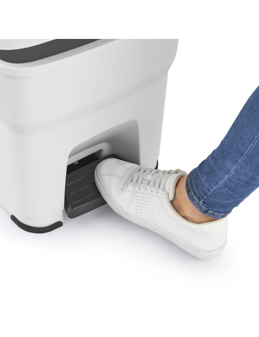 Treteimer mit einem Fassungsvermögen von 35 Litern für Privatanwender und Unternehmen – leise, hygienisch und berührungslos Treteimer mit einem Fassungsvermögen von 35 Litern für Privatanwender und Unternehmen – leise, hygienisch und berührungslos