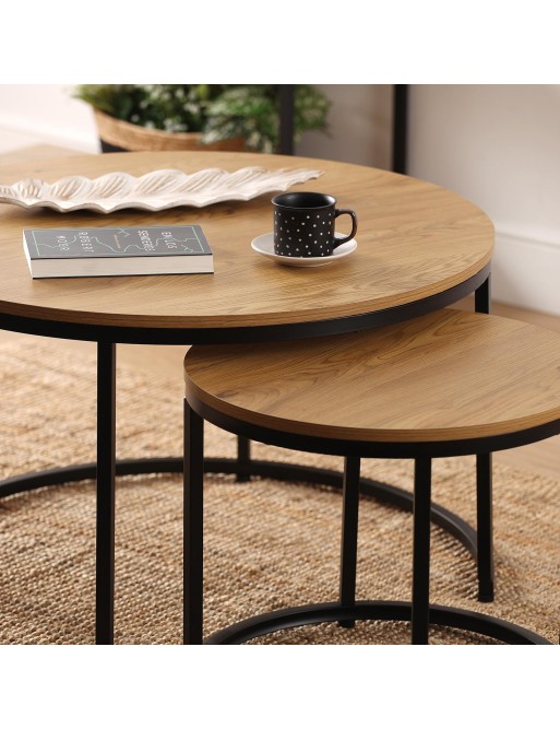 SET AUS ZWEI BEISTELLTISCHEN AUS HOLZ UND SCHWARZEM METALL MODELL ANDREA