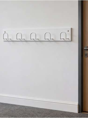 Wall-mounted rack with 5 hooks. White color
