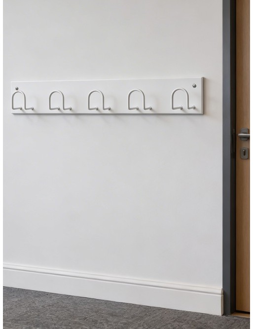 Percha de pared metálica 5 colgadores. Color Blanco Percha de pared metálica 5 colgadores. Color Blanco