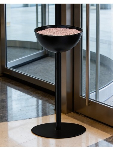 Free-standing metall ashtrays in black color