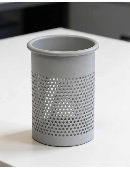 Silver metallic pencil holder or pen holder (10,5 x 9.5 cm) Silver metallic pencil holder or pen holder (10,5 x 9.5 cm)